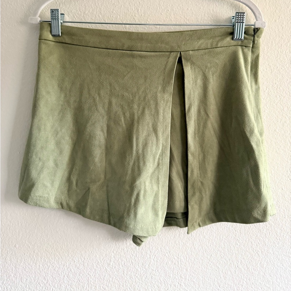 Forever 21 green soft skirt with safety shorts